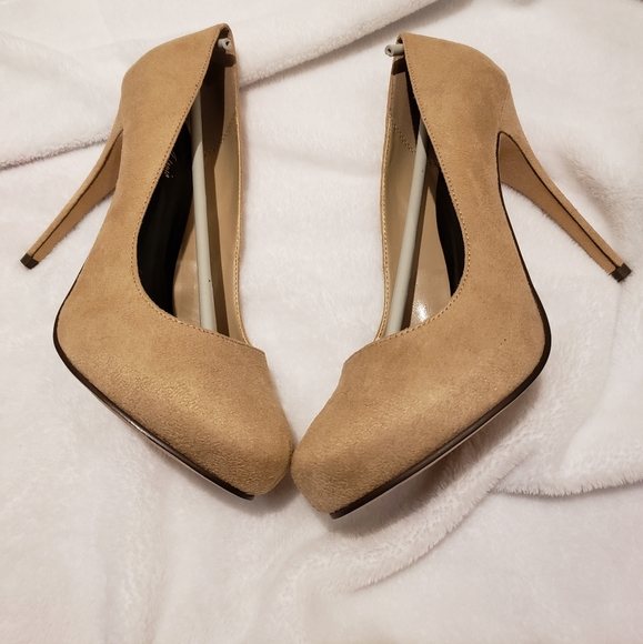 Michael Antonio Pumps - Picture 7 of 7